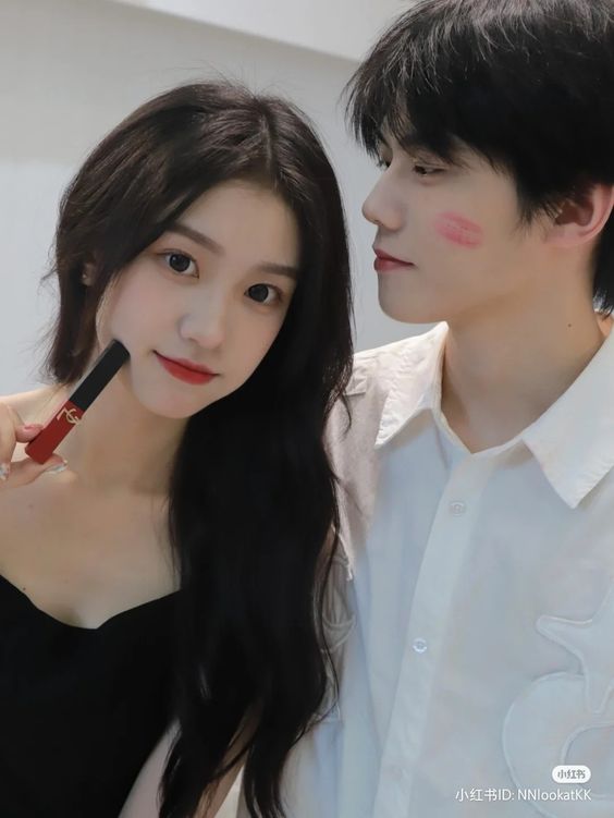 NỤ HÔN PHÉP MÀU